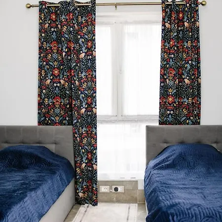 Charming & Panoramic 2 Bed In The Heart Of Lejlighed *
